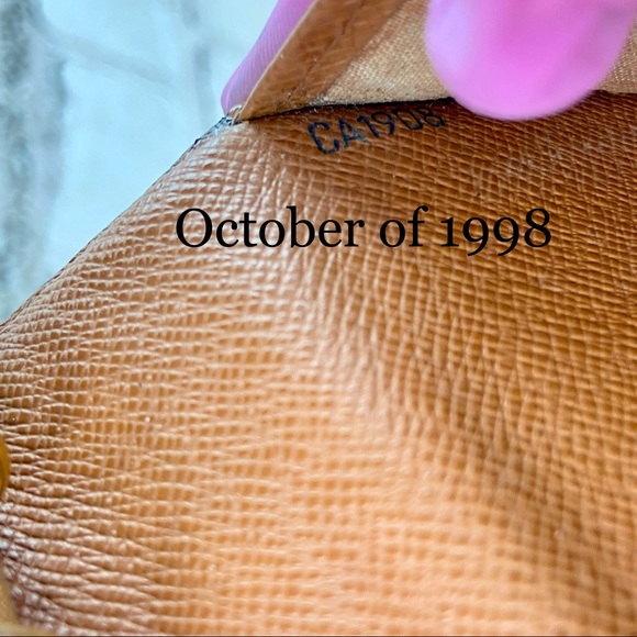 Louis Vuitton PM Size Planner Agenda with paper clips - Picture 9 of 14